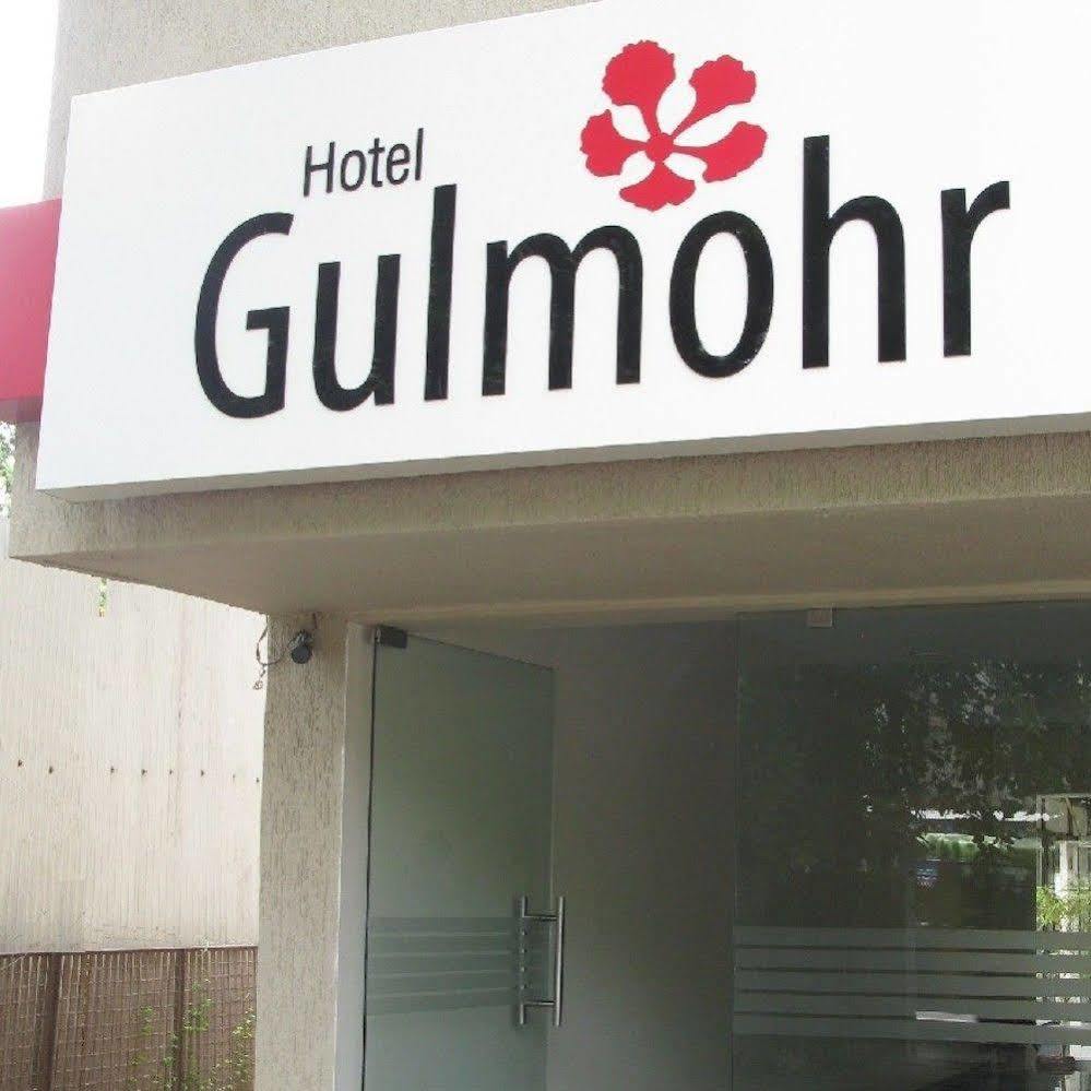Oyo 1194 Hotel Gulmohr プネ エクステリア 写真