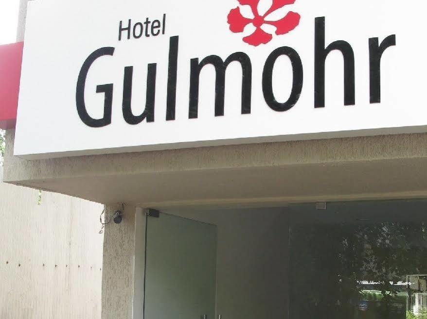 Oyo 1194 Hotel Gulmohr プネ エクステリア 写真
